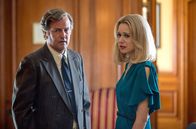 Die Kennedys – Ted Kennedy (Matthew Perry) und Joan Kennedy (Kristen Hager)