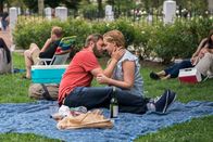 I Feel Pretty – Frisch verliebt: Rory Scovel als Ethan, Amy Schumer als Renee Benett.
