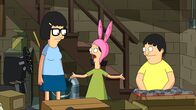 Bob's Burgers – Tina (l.), Louise (M.) und Gene (r.) kämpfen mit ihren selbstgemachten Geschenken um den Mistelzweig-Preis ...