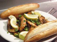 Man vs. Food - Die XXL-Challenge! – Ob Adam der Garnelen Platte im Deanie's in New Orleans wiederstehen kann?