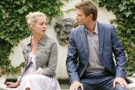 Die Rosenheim-Cops – Kommisar Sven Hansen (Igor Jeftic) befragt Lisa Frenkel (Claudia Lenzi), die Freundin des Opfers.