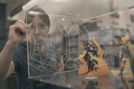 Die Geschichte der Fantasy – David J. Peterson verdient sein Geld, indem er fiktionale Sprachen für Fantasyfilme und -serien wie "Thor", "Doctor Strange" oder "Game of Thrones" entwickelt.
