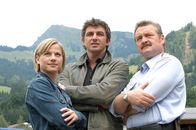 SOKO Kitzbühel – (v.li.) Kristina Sprenger (Karin Kofler), Hans Sigl (Andreas Blitz), Ferry Öllinger (Kroisleitner).