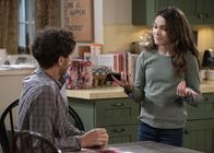 B Positive – Drew Dunbar (Thomas Middleditch, l.); Maddie (Izzy G, r.)