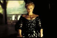 Sleepy Hollow – Als sich in dem kleinen Örtchen Sleepy Hollow nachts schreckliche Dinge abspielen, traut sich auch Lady Van Tassel (Miranda Richardson) nicht mehr aus dem Haus ...