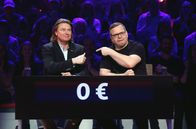 Wer weiß denn sowas? – ARD WER WEISS DENN SOWAS?, Folge 42800 Uhr im Ersten. Rateteam-Kapitän Elton (r.) und der Opernsänger Klaus Florian Vogt (l.) bilden ein Rateteam.