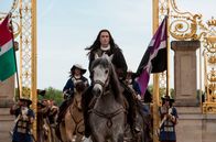 Versailles – Monsieur Philippe d'Orléans (Alexander Vlahos, vorne)