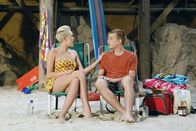 Two and a Half Men – Als Jake (Angus T. Jones, r.) auf Wochenendurlaub von der Army Zuhause ist, landet er mit Missi (Miley Cyrus, l.) im Bett und verliebt sich in sie, doch Missi erinnert sich plötzlich, dass sie ja einen festen Freund hat, mit dem sie womöglich verheiratet ist ...