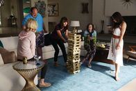The Last Man on Earth – v.l.n.r.) Melissa (January Jones), Todd (Mel Rodriguez), Gail (Mary Steenburgen), Carol (Kristen Schaal), Erica (Cleopatra Coleman) und Tandy nicht, dass sie schneller als gedacht vor riesigen Problemen stehen, wenn Phil tatsächlich seine Arbeit einstellt ...