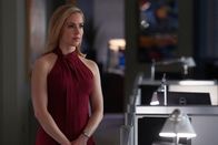 Suits – Katrina (Amanda Schull) erkennt, dass sie sich emotional zu Brian hingezogen fühlt, obwohl er verheiratet und Familienvater ist. Diese Erkenntnis belastet sie, denn sie möchte nicht gegen ihre moralischen Prinzipien verstoßen.