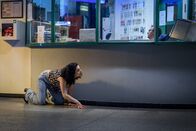 SOKO Linz – Julia Jahic (Mariam Hage), die beste Freundin von Lea Hoffmann, findet heraus, dass ihr Freund Niko Köhler mit ihr geschlafen hat und ist extrem wütend darüber.