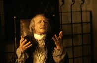 Amadeus – Antonio Salieri (F. Murray Abraham) ist der ehemals anerkannte Musiker und offizielle Hofkomponist. Doch im Jahr 1781 kommt Wolfgang Amadeus Mozart nach Wien. Salieri wird sich der Bedrohung bewusst, und beschließt, den Widersacher zu töten.