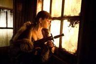 Max Payne – Auch die taffe Russin Mona Sax (Mila Kunis) fordert Vergeltung: Sie will den Tod ihrer Schwester rächen.