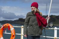 From Darkness – Claire (Anne-Marie Duff) versucht nach vorn zu blicken, doch ihre Vergangenheit holt sie ein. Nun will sie doch helfen, die Morde an den Frauen aufzuklären.