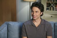 Scrubs - Die Anfänger – J.D. (Zach Braff) versucht alles um Kim ein guter Freund zu sein, damit sie die Stelle in Washington nicht annimmt ...
