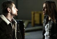 Der Schrei der Eule – Steckt Roberts Gattin Nickie (Caroline Dhavernas) mit dem brutalen Greg (James Gilbert) unter einer Decke?