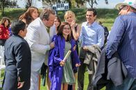 Modern Family – L-R: Manny Delgado (Rico Rodriguez), Gloria Delgado-Pritchett (Sofía Vergara), Cameron Tucker (Eric Stonestreet), Haley Dunphy (Sarah Hyland), Alex Dunphy (Ariel Winter),Claire Dunphy (Julie Bowen), Phil Dunphy (Ty Burrell), Jay Pritchett (Ed O'Neill)