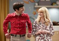 The Big Bang Theory – Howard Wolowitz (Simon Helberg, l.); Bernadette (Melissa Rauch, r.)