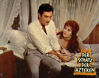 Der Schatz der Azteken – Josefa (Michèle Girardon) verführt den Grafen Alfonso di Rodriganda y Sevilla (Gérard Barray).
