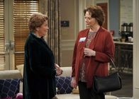 B Positive – Norma (Linda Lavin, l.); Irene (Rondi Reed, r.)
