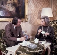 Hallo, Hotel Sacher ... Portier – Tom Krinzinger, Nadja Tiller.