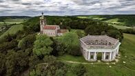 Lost Places – Der idyllische Landsitz von Sir Francis Dashwood im englischen West Wycombe war im 18. Jahrhundert Schauplatz der satanistischen Rituale des Hellfire Clubs.