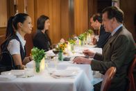 Elementary – Was führt Morland (John Noble, r.) mit seiner Dinnereinladung für Joan (Lucy Liu, l.) im Schilde? Und warum will er Sherlock nicht dabei haben?