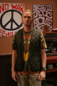 How I Met Your Mother – In einem uralten Video ist Barney (Neil Patrick Harris) kaum wiederzuerkennen ...
