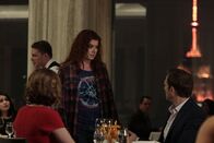 Detective Laura Diamond – Für wen wird sich Jake (Josh Lucas, r.) entscheiden? Laura (Debra Messing, M.) oder Jennifer (Jenna Fischer, l.) ...; Für wen wird sich Jake (Josh Lucas, r.) entscheiden? Laura (Debra Messing, M.) oder Jennifer (Jenna Fischer, l.) ...