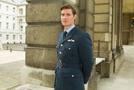 The Royals – Wie wird es jetzt am Palast weitergehen, nachdem Robert (Max Brown) am Leben ist?