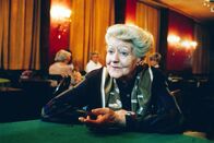 Alltagsgeschichte – Elise Kornat spielt täglich Bridge im Cafe Prückel.