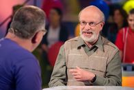 1, 2 oder 3 – Dr. Uwe Westphal kann 130 Vogelstimmen imitieren. Im Studio gibt er eine Kostprobe seines Könnens.