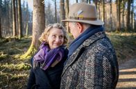 Sturm der Liebe – Bettina (Natalie Hünig, l.) hofft, dass André (Joachim Lätsch, r.) sie bittet, zu bleiben.