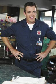 Scrubs - Die Anfänger – J.D. bereitet seinen Abschied im Sacred Heart vor und hofft, eine Umarmung von Cox zu erhalten und den Namen vom Hausmeister (Neil Flynn) zu erfahren ...