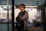 Mayday - Alarm im Cockpit – REENACTMENT - The Second Investigator (played by Wes Berger) analyzes the timeline of events that led to the crashing of Propair Flight 420. (Cineflix 2020/Ramona Diaconescu)