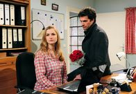 Sturm der Liebe – ARD STURM DER LIEBE FOLGE 1456 Uhr im ERSTEN. Theresa (Ines Lutz, l.) macht Konstantin (Moritz Tittel, r.) zum Vorwurf, dass er mit Gittis Armbanduhr ein Beweisstück zerstört hat.