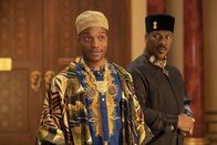 Der Prinz aus Zamunda 2 – Lavelle Junson (Jermaine Fowler, l.); Prinz Akeem (Eddie Murphy, r.)