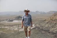 Der Untergang der Dinosaurier – Professor Mark Richards spazierend in der Hell Creek in North Dakota.
