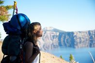 Der große Trip - Wild – Als ihr ganzes Leben aus den Fugen gerät, entschließt sich die 26-jährige Cheryl (Reese Witherspoon) dazu, alleine und ohne Vorkenntnisse den Weitwanderweg "Pacific Crest Trail" abzugehen. Eine Reise beginnt, in der sie nicht nur zu sich selber findet ...