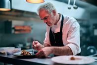 Boiling Point – Der neue Sous-Chef eckt an: Steven Ogg als Nick