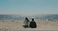 The Beach House – Emily (Liana Liberato) und Randall (Noah Le Gros)