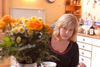 Oben ohne – Elfi Eschke (Sarah Horrowitz).