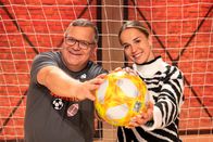 1, 2 oder 3 – Fußball-Nationalspielerin Giulia Gwinn zeigt Elton bei "1, 2 oder 3" ihre Lieblingsfußballtricks.