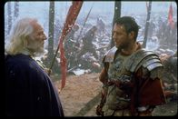 Gladiator – Der Tribun Maximus (Russell Crowe, l.) und sein Kaiser, Marc Aurelius (Richard Harris), dem der Feldherr bis an die Grenzen des Imperiums, nach Germanien, gefolgt ist, um dort eine letzte große Schlacht zu schlagen.