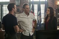 Navy CIS: New Orleans – LaSalle (Lucas Black, l.), Pride (Scott Bakula, M.) und Gregorio (Vanessa Ferlito, r.) geraten in Panik als Sebastian gekidnapped wird: Muss er jetzt genauso enden, wie Leutnant Michael, der kurz zuvor gekidnapped und brutal ermordet wurde?; LaSalle (Lucas Black, l.), Pride (Scott Bakula, M.) und Gregorio (Vanessa Ferlito, r.) geraten in Panik als Sebastian gekidnapped wird: Muss er jetzt genauso enden, wie Leutnant Michael, der kurz zuvor gekidnapped und brutal ermordet wurde?
