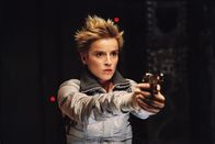 Alien vs. Predator – Adele (Agathe de La Boulaye) gerät zwischen die mörderischen Fronten von Aliens und Predatoren, die 700 Meter unter der Erdoberfläche einen brutalen Krieg führen ...