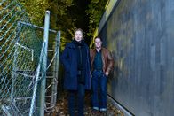 Die Chefin – Vera Lanz (Katharina Böhm) und Paul Böhmer (Jürgen Tonkel) begutachten den Tatort.