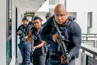 Navy CIS: L.A. – Nachdem drei Air Force Offiziere unterirdische Atom-Abschussrampen kapern, könnte diese ungeahnte Folgen haben - kann das NCIS Team (LL Cool J, r. und Andrea Bordeaux, l.) die gefährliche Operation noch rechtzeitig stoppen?