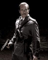 Mutant Chronicles – Hat zunächst Probleme, sich Mitch Hunters Anweisungen zu fügen: Leutnant Maximilian von Steiner (Benno Fürmann) ...