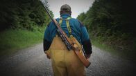 Fernab des Gesetzes – PORT PROTECTION, ALASKA- Curly walks into the woods.